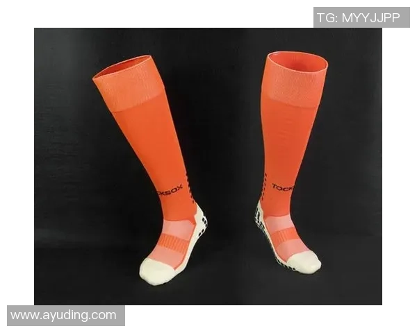 球星足球神袜揭秘：提升比赛表现的秘密武器与科技创新的完美融合